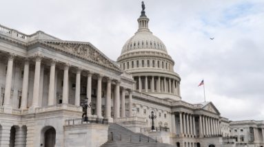 Battleground tracker shows Democrats closing GOP's expected House margin