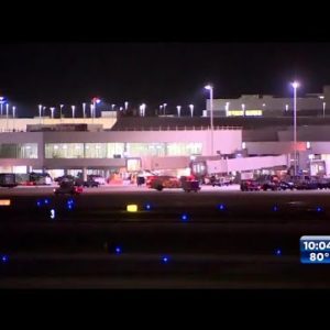 Woman kicked off plane after defending men who reported bomb threat at FLL