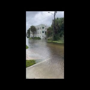 Orlando paddleboarder takes advantage of Tropical Storm Ian flooding