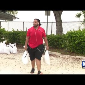 South Floridians grab sandbags as Hurricane Ian brings rain threat