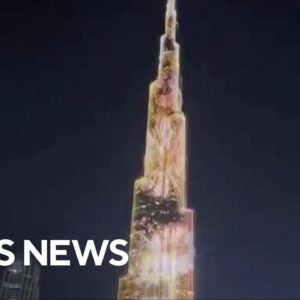Burj Khalifa lights up in celebration of Diwali