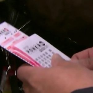 Powerball jackpot rises to $700M, 8th largest lottery prize