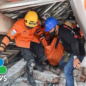Indonesian Rescue Workers Race To Find Trapped Victims After Deadly Earthquake