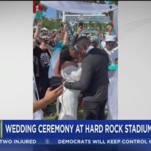 Couple wed at Sunday's Dolphins game