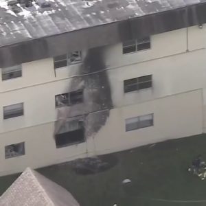 Crews respond to apartment fire in Lauderdale Lakes