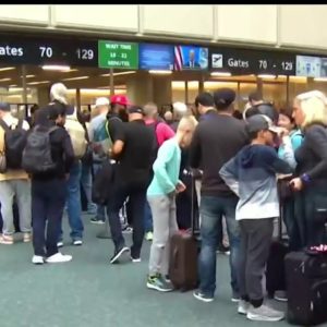 Orlando airport sees long lines for Thanksgiving holiday