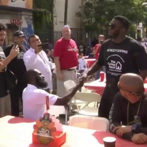 Sean 'Diddy' Combs helps feed South Florida families on Thanksgiving