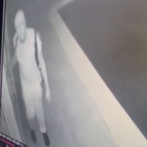 Un hombre intenta irrumpir en la casa de una anciana en Miami Shores