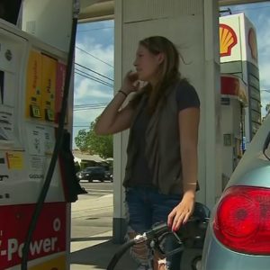 AAA: Florida gas prices go down as holiday travel begins