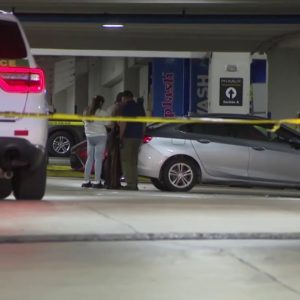 Detectives search for 2 after 1 injured at Dadeland Mall