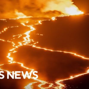 Lava flowing from Hawaii's Mauna Loa draws thousands of people