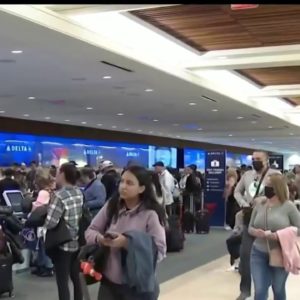 Winter storm cancelling flights before Christmas
