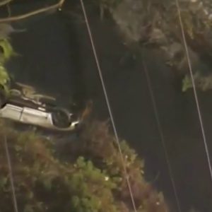 1 killed when car careens off Altamonte Springs bridge, lands in water