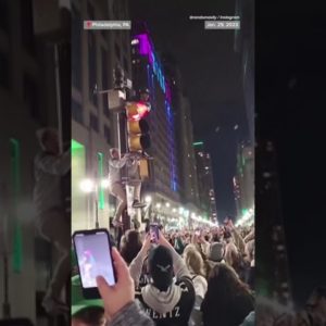 #Eagles fans pack the streets of #Philadelphia to celebrate NFC championship win