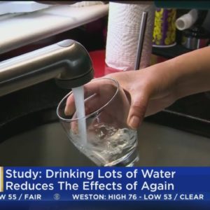 Drinking lots of water can help reduce effects of aging