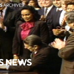 Ronald Reagan establishes Martin Luther King, Jr. Day as a federal holiday | CBS News Archives