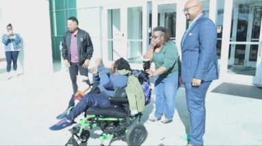 Goodwill Good News: Single mom receives new wheelchair-accessible van from Jacksonville church
