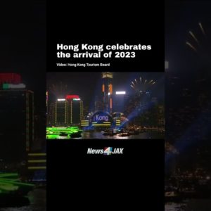AMAZING 🎇 Hong Kong celebrates the arrival of 2023 with a spectacular fireworks display.