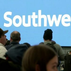 Southwest workers to get bonus pay for working during holiday meltdown