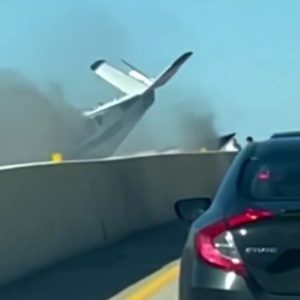 VIDEO: Plane crashes on highway