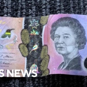 Australia drops U.K. monarch from its cash
