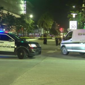 Man injured in shooting near Lincoln Road mall