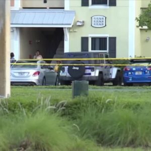 Teen found shot a Delray Beach apartment complex
