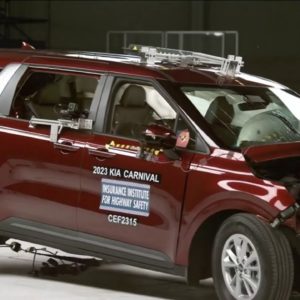 Most popular minivans flunk rear-seat safety tests